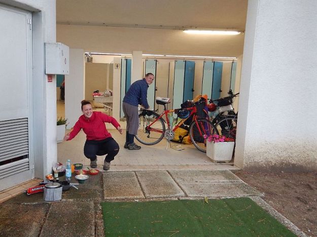 2016-05-23, Filbo, Italien,Villagio Camp, Franz. Radlerinnen,DSCN0820